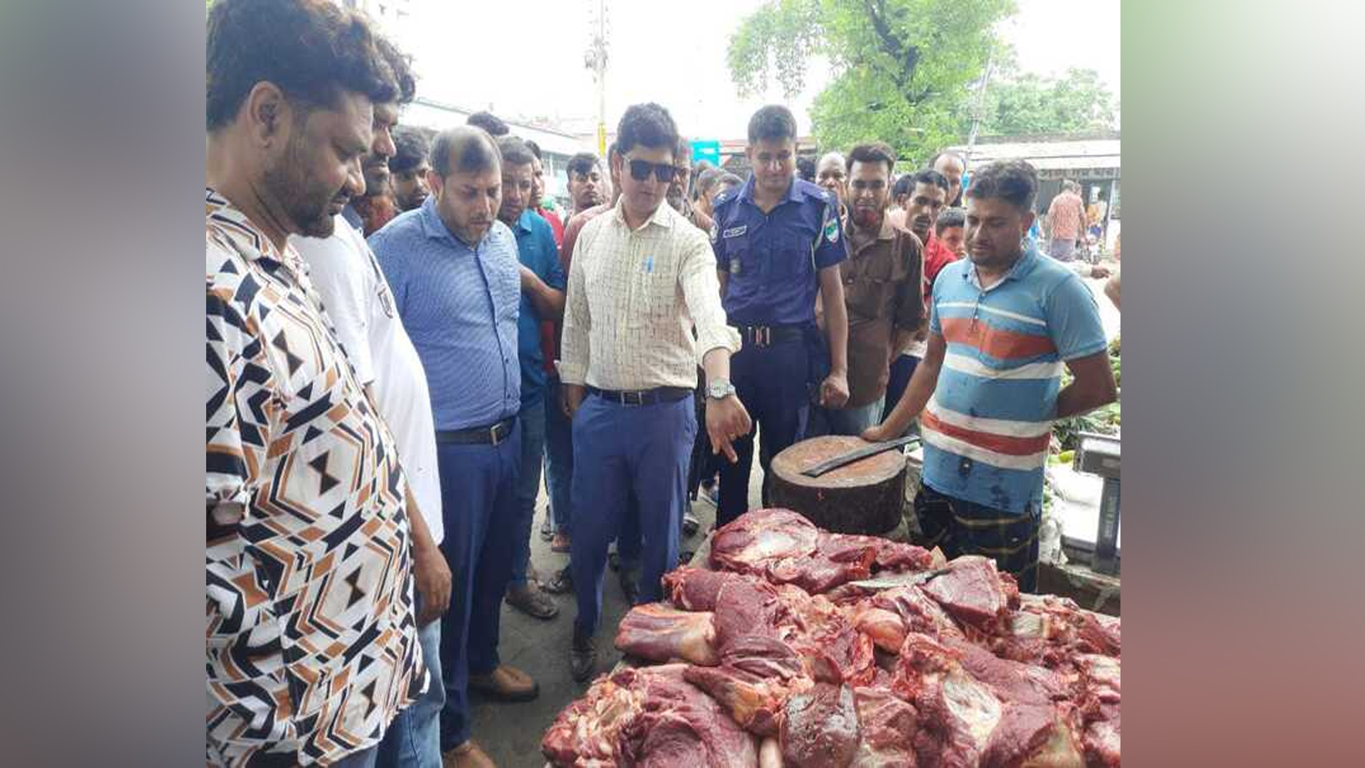 চুয়াডাঙ্গায় অসুস্থ গাভীর মাংস বিক্রি, তিন কসাইকে জরিমানা