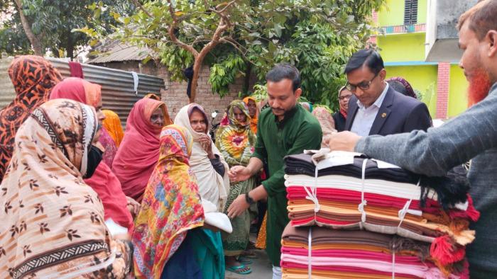 চুয়াডাঙ্গায় যুবলীগের উদ্যোগে শীতার্তদের মাঝে কম্বল বিতরণ