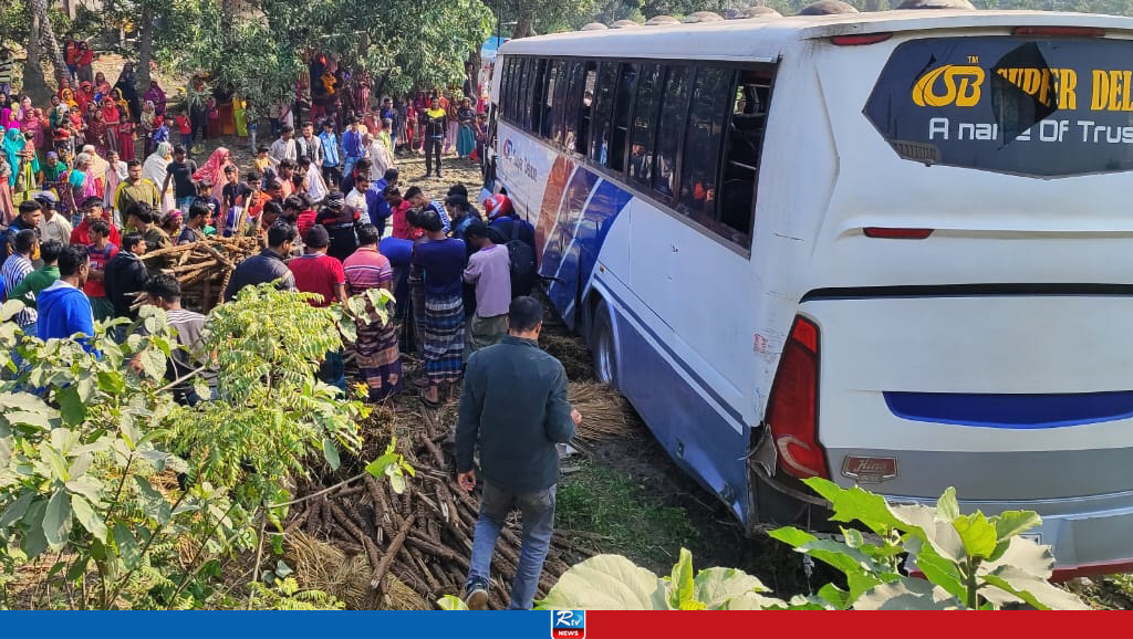 মেহেরপুরে সড়ক দুর্ঘটনায় ভ্যানচালক নিহত : আহত ১০ যাত্রী